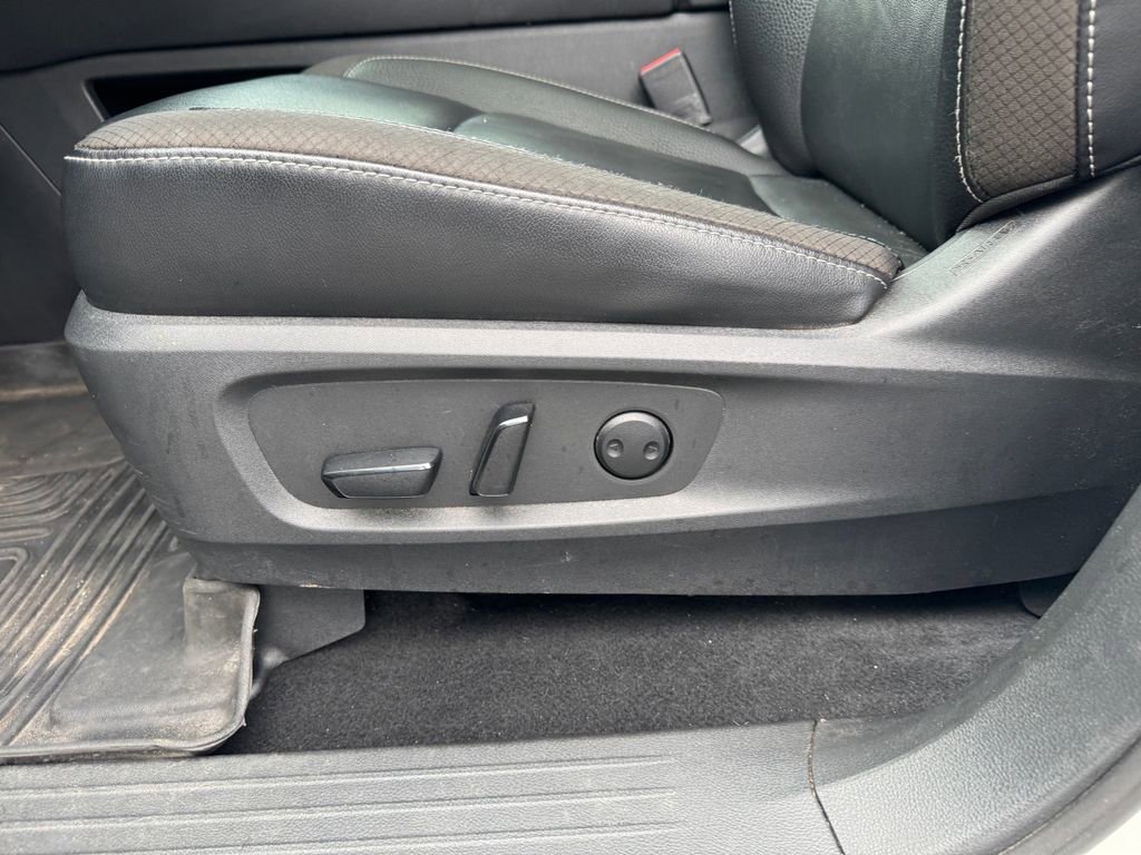 Used 2023 Nissan Pathfinder SL w/ SL Premium Package image 16