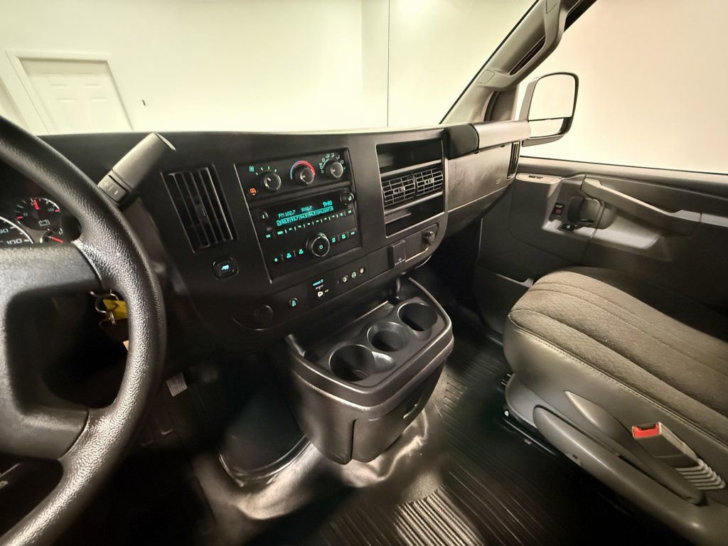 Used 2024 GMC Savana 2500 w/ Driver Convenience Package image 92