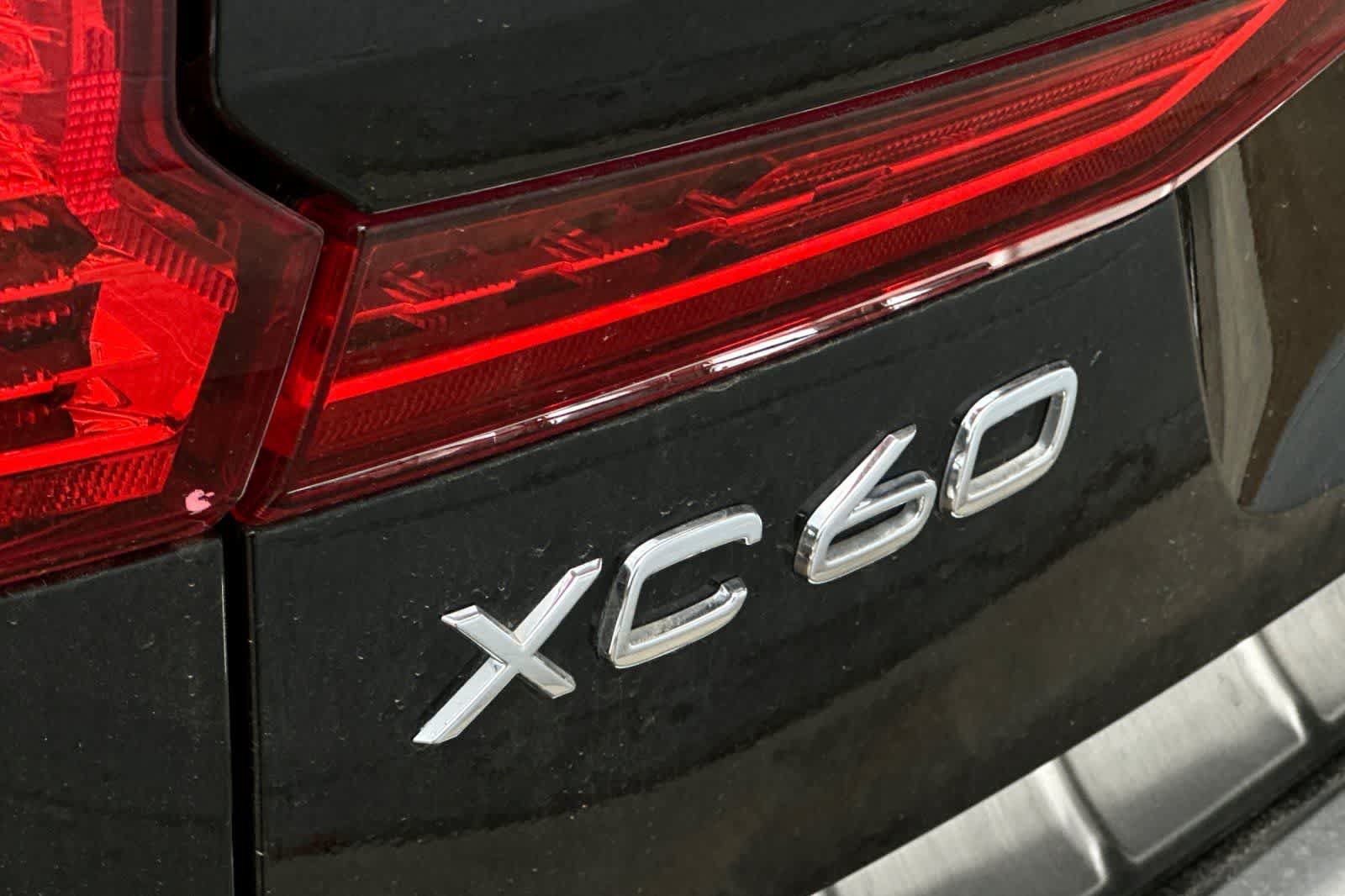 Used 2019 Volvo XC60 T6 Momentum w/ Multimedia Package AWD/4WD image 17