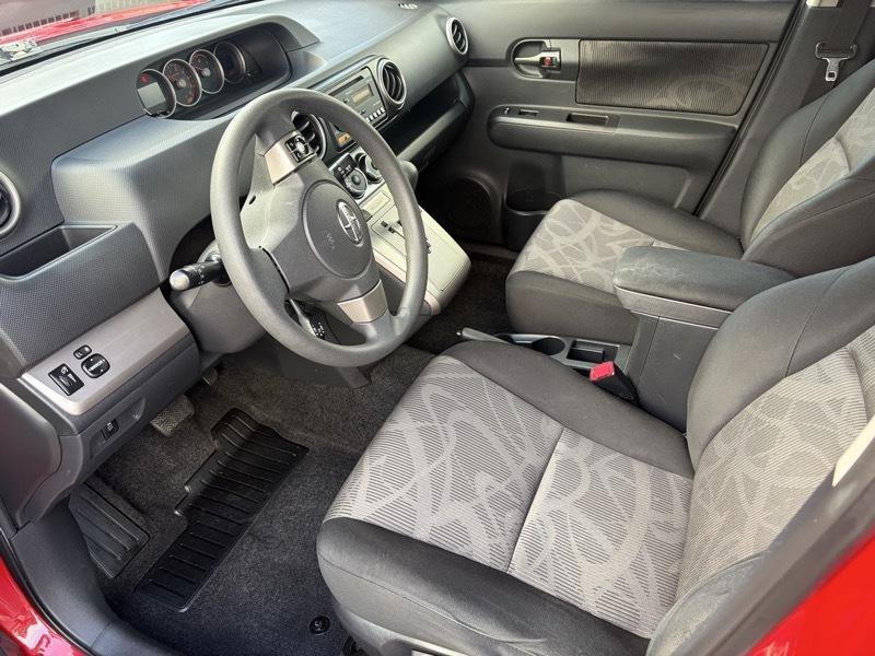 Used 2013 Scion xB FWD image 10