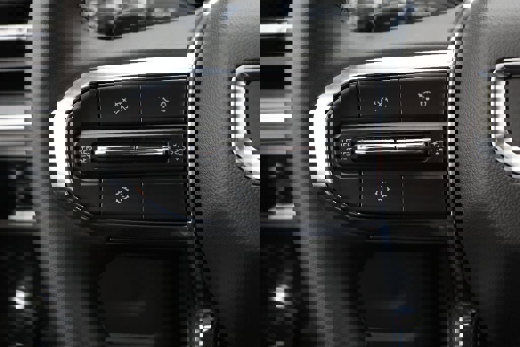 Used 2025 GMC Yukon XL Denali image 20