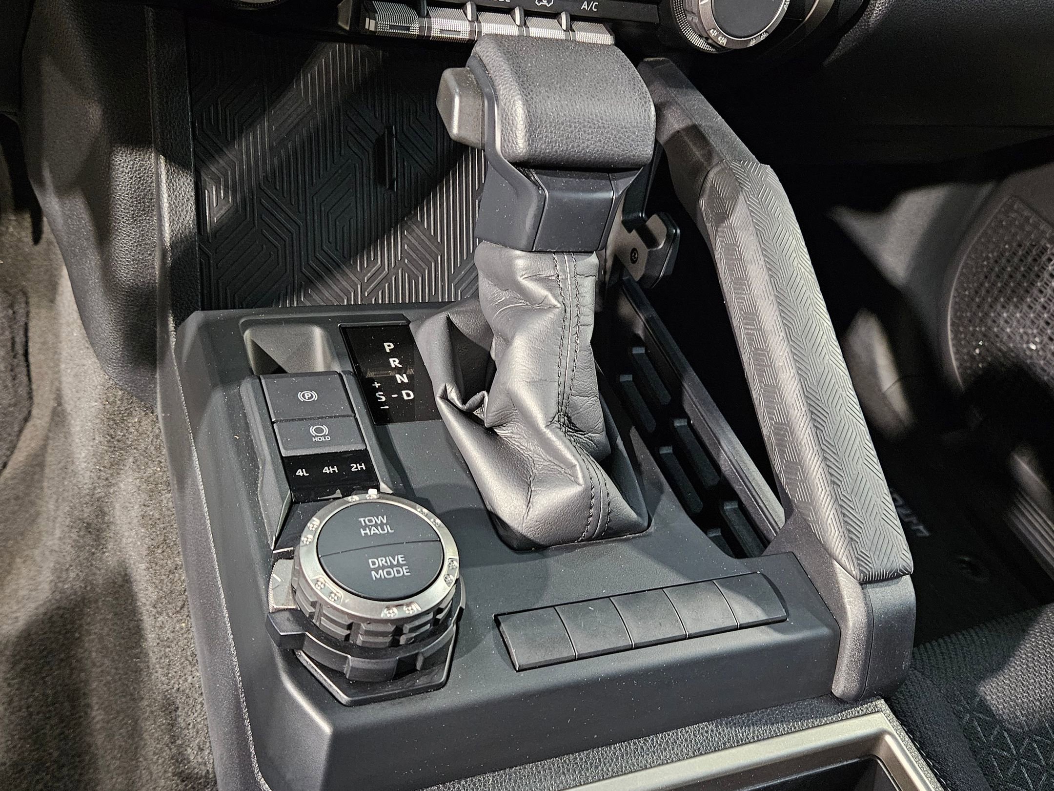 Certified 2025 Toyota 4Runner SR5 AWD/4WD image 32