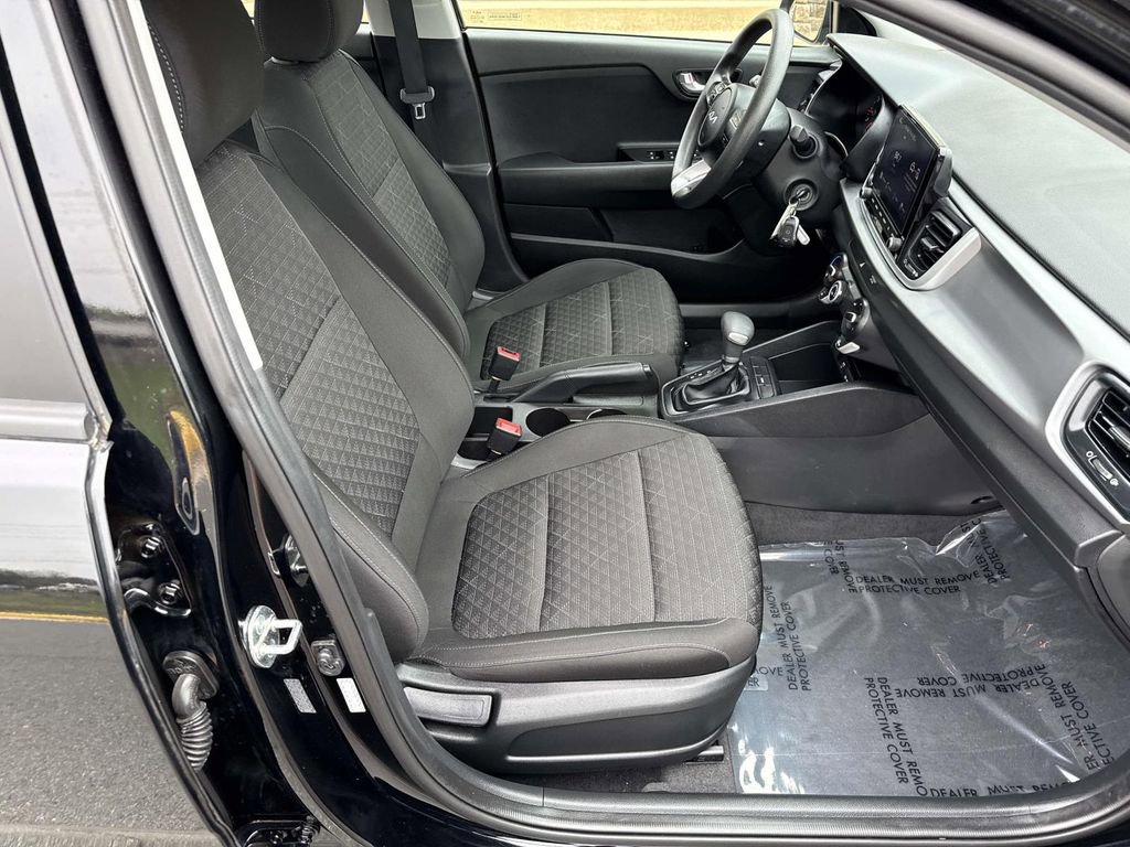 Used 2023 Kia Rio LX image 7