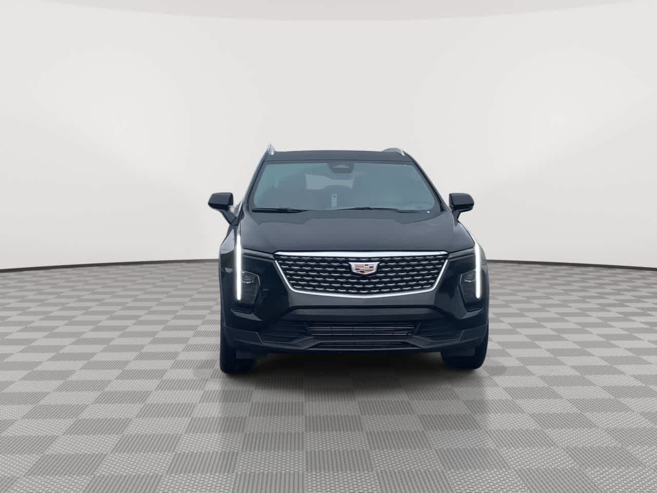 Certified 2024 Cadillac XT4 Luxury w/ Cold Weather Package AWD/4WD image 3
