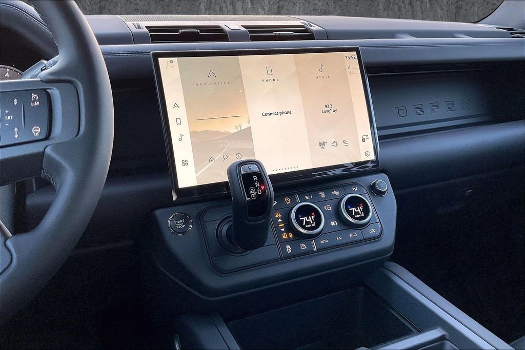 New 2026 Land Rover Defender 130 X-Dynamic SE image 6