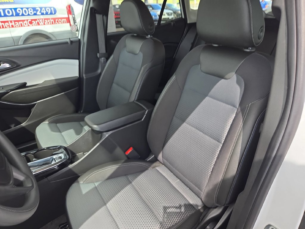 Used 2026 Chevrolet Trax LT FWD image 16