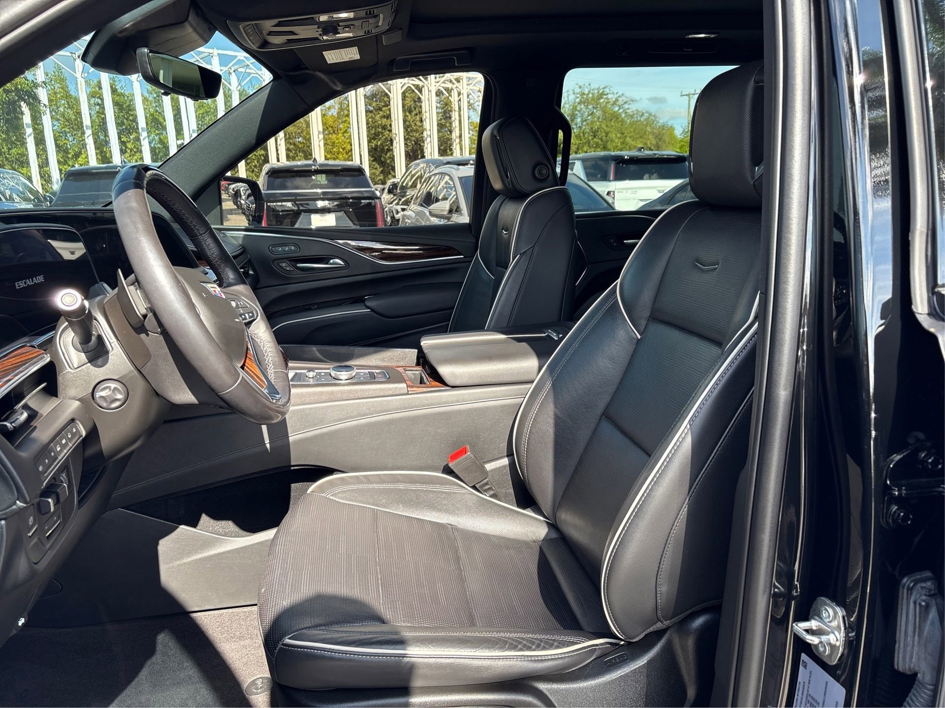 Used 2022 Cadillac Escalade Premium Luxury w/ Performance Package image 9