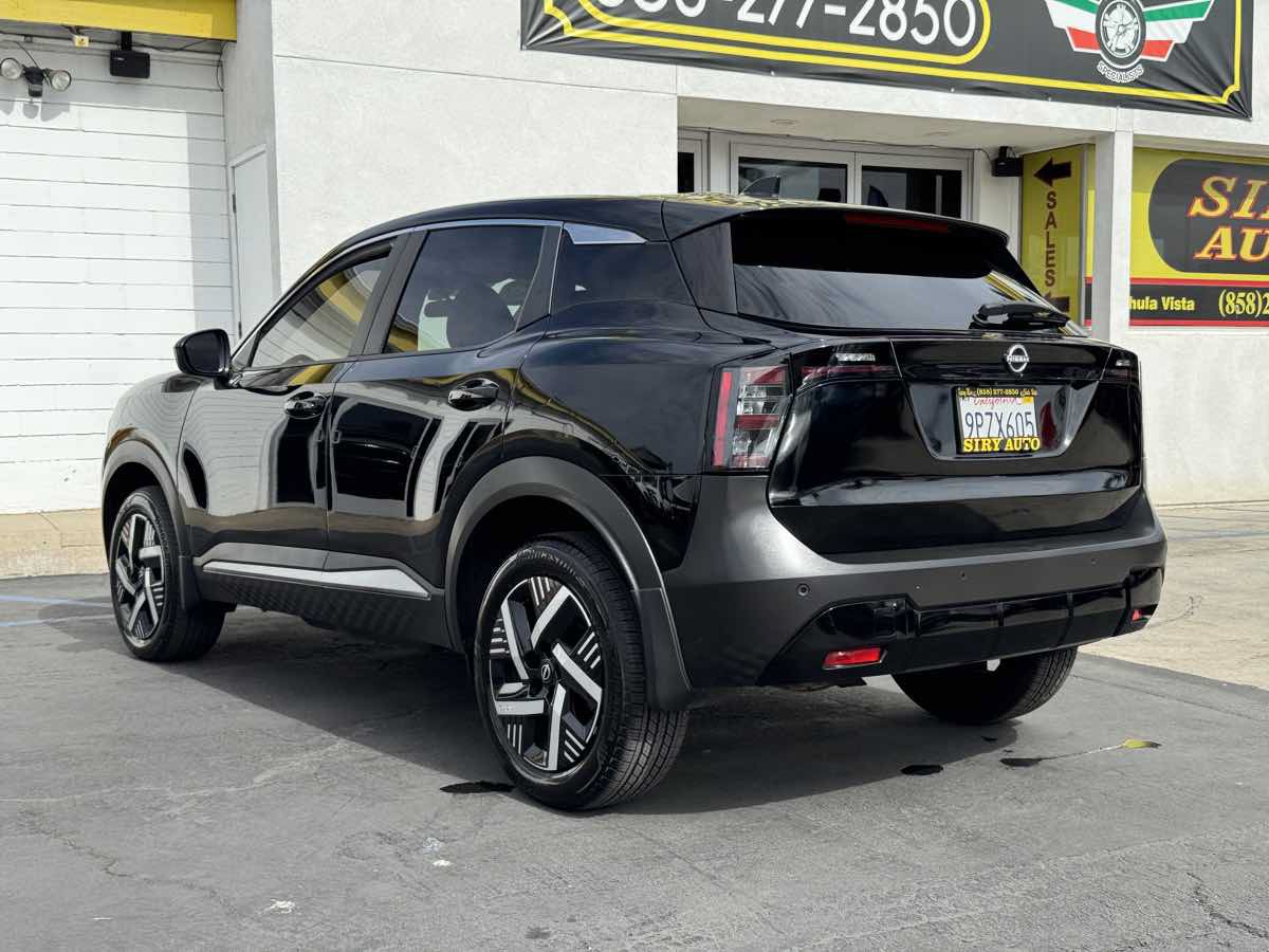 Used 2025 Nissan Kicks SV w/ Illumination Package FWD image 9