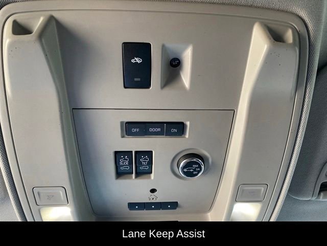 Used 2016 Cadillac Escalade Luxury AWD/4WD image 16