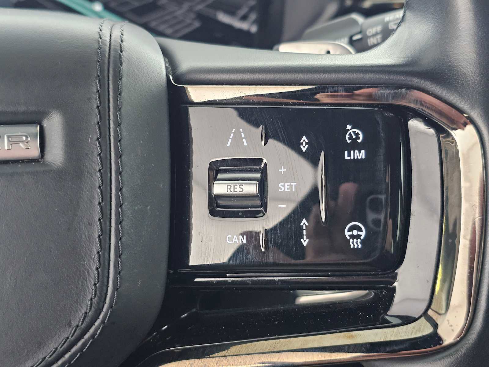 Used 2024 Land Rover Range Rover Velar Dynamic SE image 28