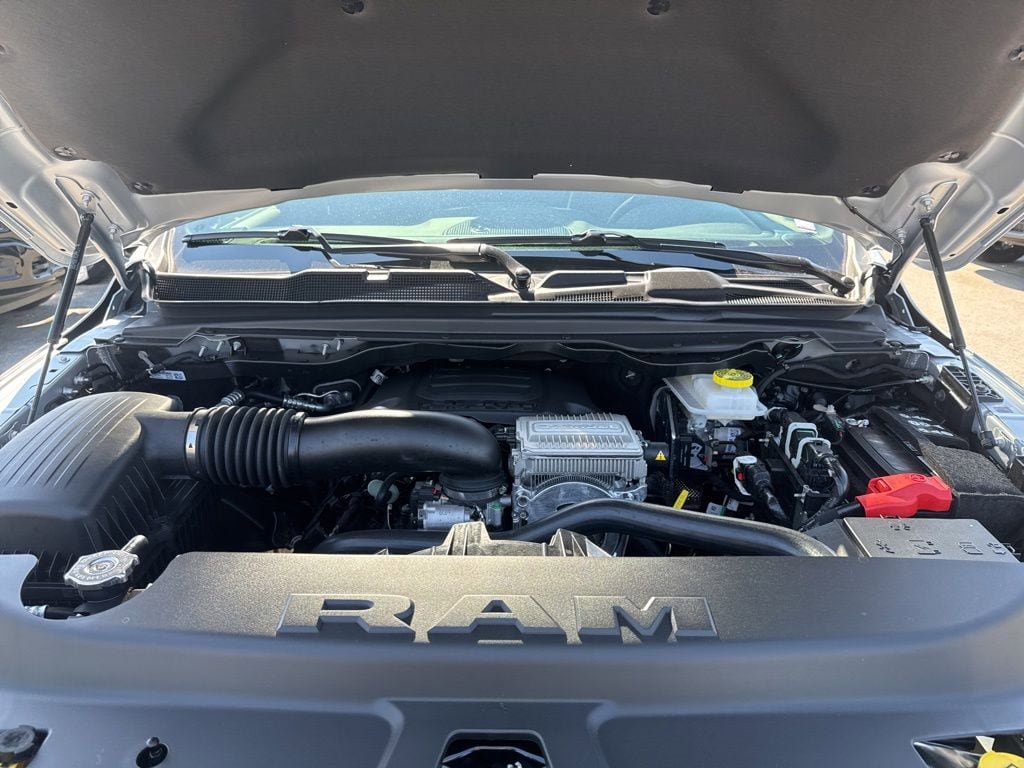 New 2026 RAM 1500 4x4 Crew Cab image 32