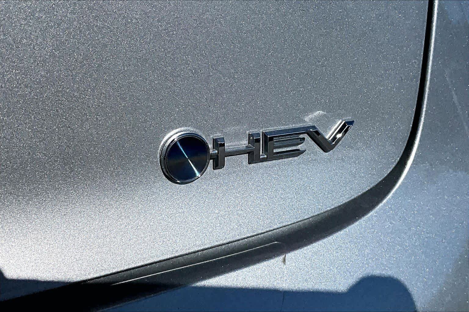 Used 2024 Toyota Prius LE FWD image 9
