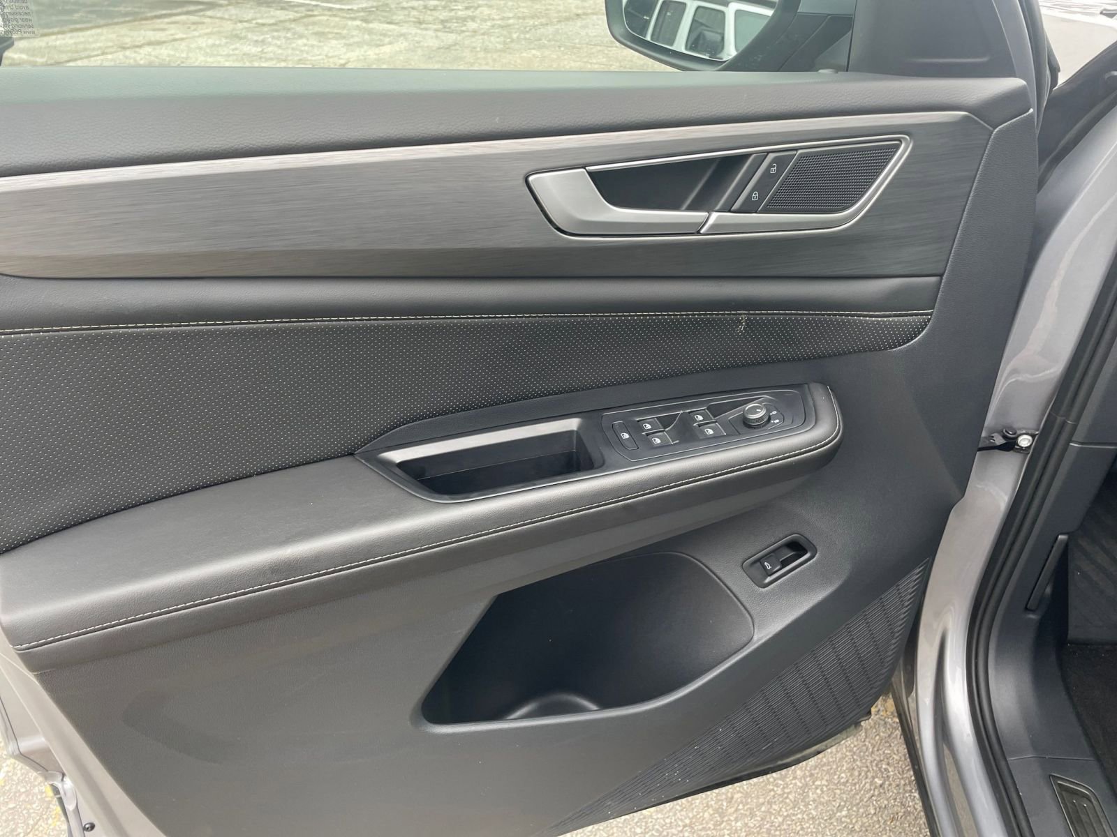 Used 2025 Volkswagen Atlas Cross Sport SE image 20