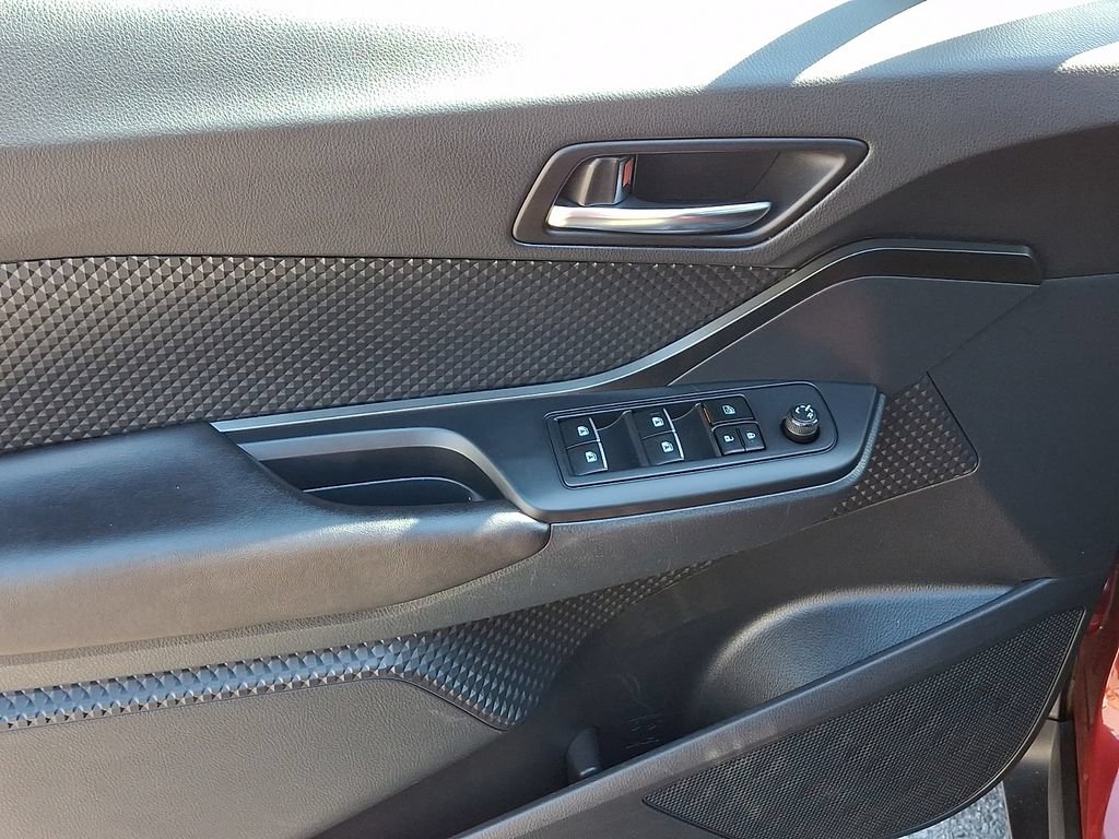 Used 2018 Toyota C-HR XLE FWD image 12