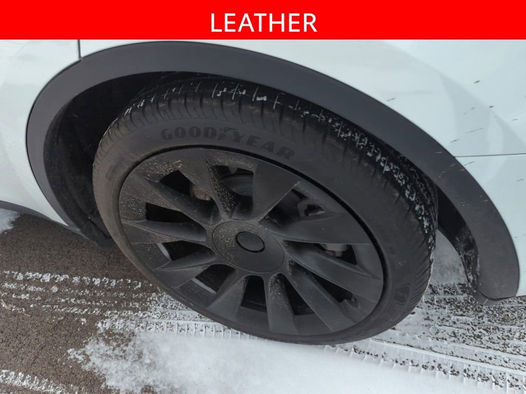 Used 2022 Tesla Model Y Long Range image 5