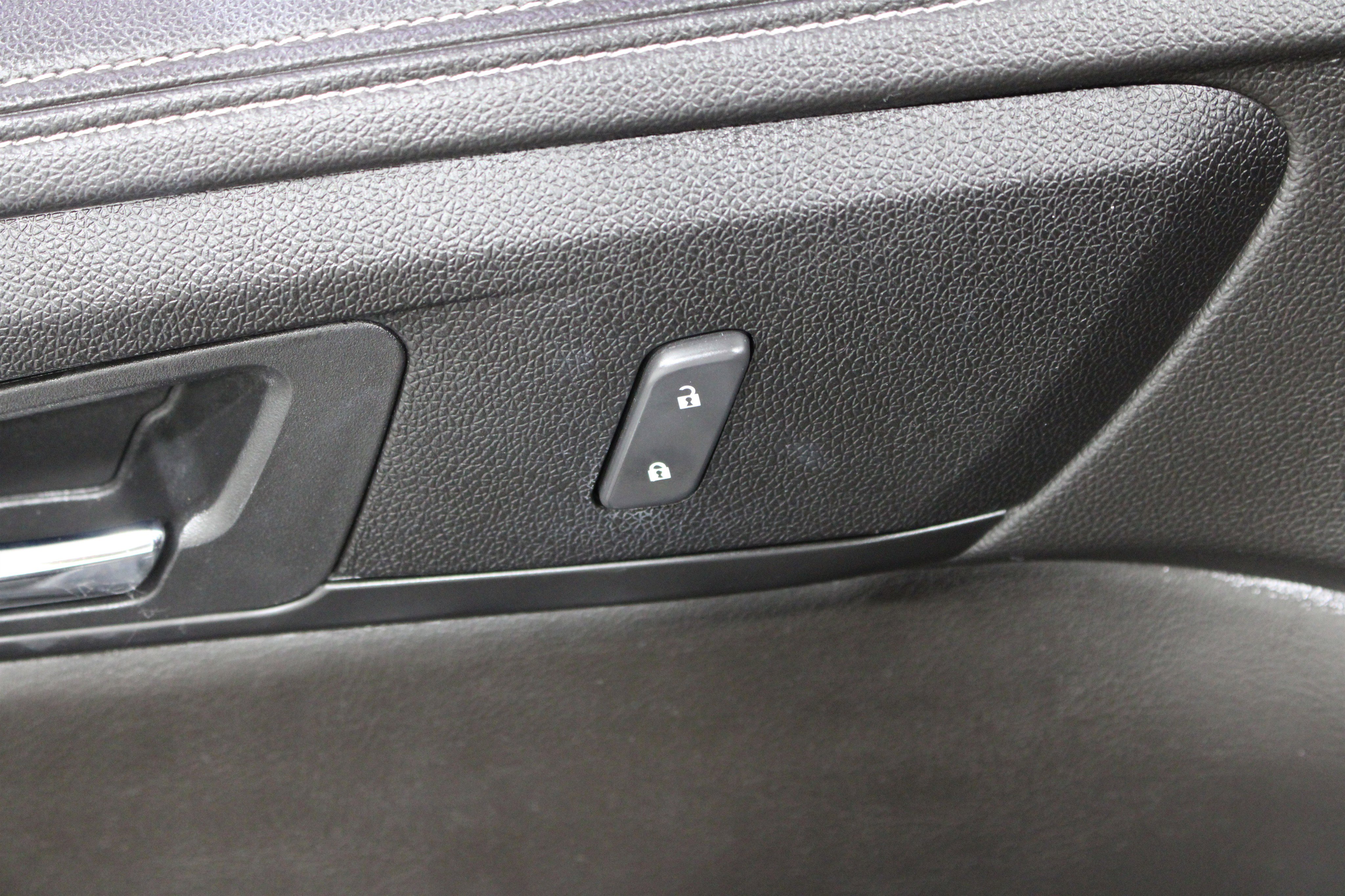 Used 2017 Chevrolet Traverse LT FWD image 7