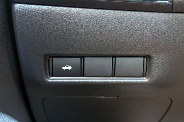 New 2027 Nissan Sentra SR w/ Floor Mat Package FWD image 28