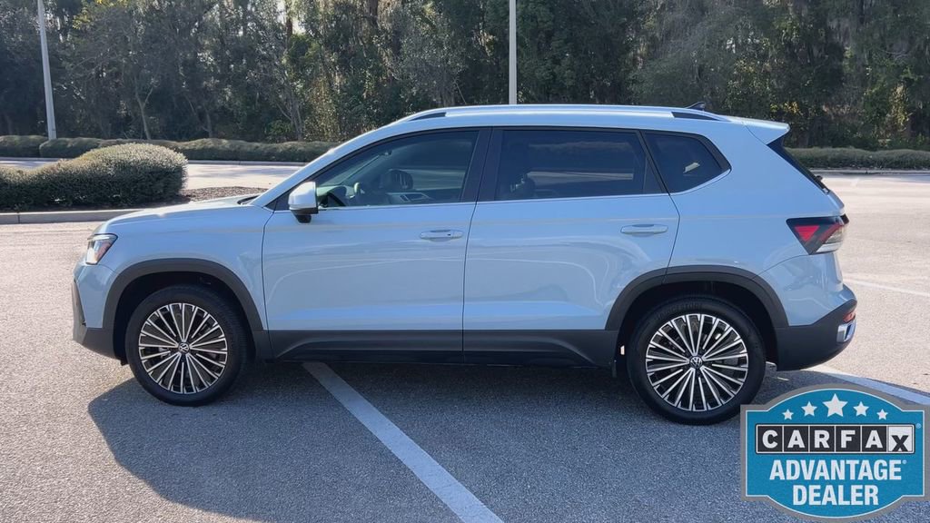 Used 2025 Volkswagen Taos SE w/ Panoramic Sunroof Package image 7