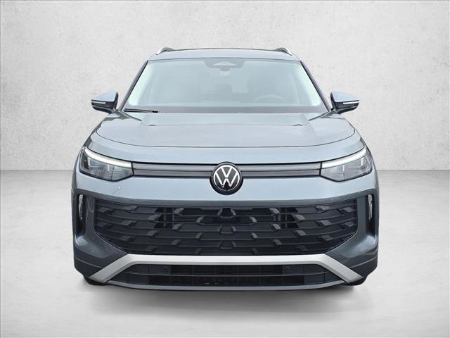 Certified 2025 Volkswagen Tiguan SE video 2