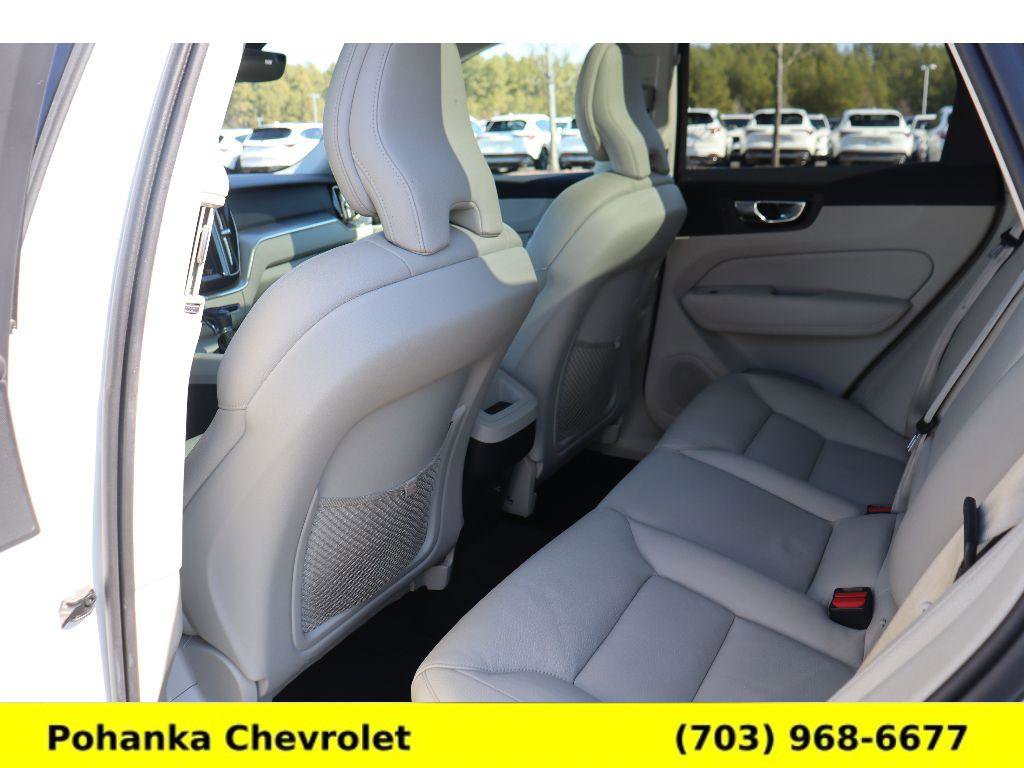 Used 2019 Volvo XC60 T6 Momentum w/ Advanced Package image 23