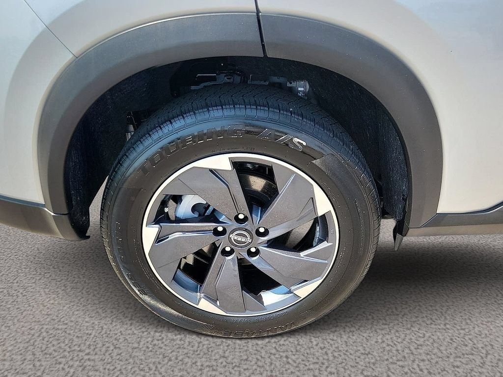 Used 2025 Nissan Rogue SV FWD image 7