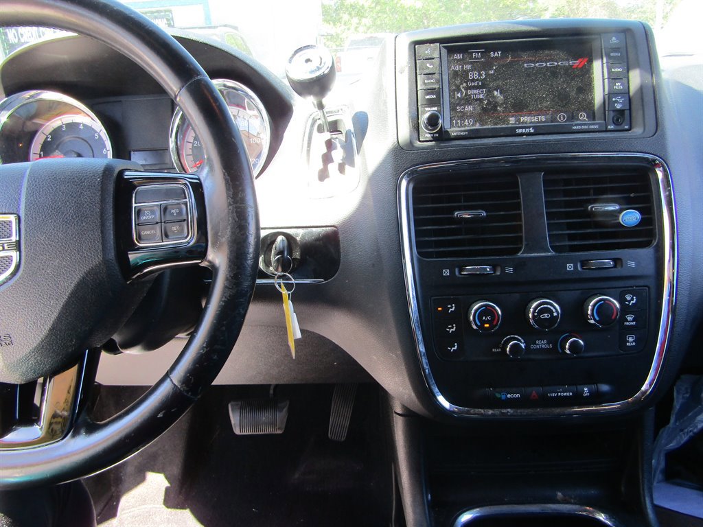 Used 2014 Dodge Grand Caravan SXT FWD image 14