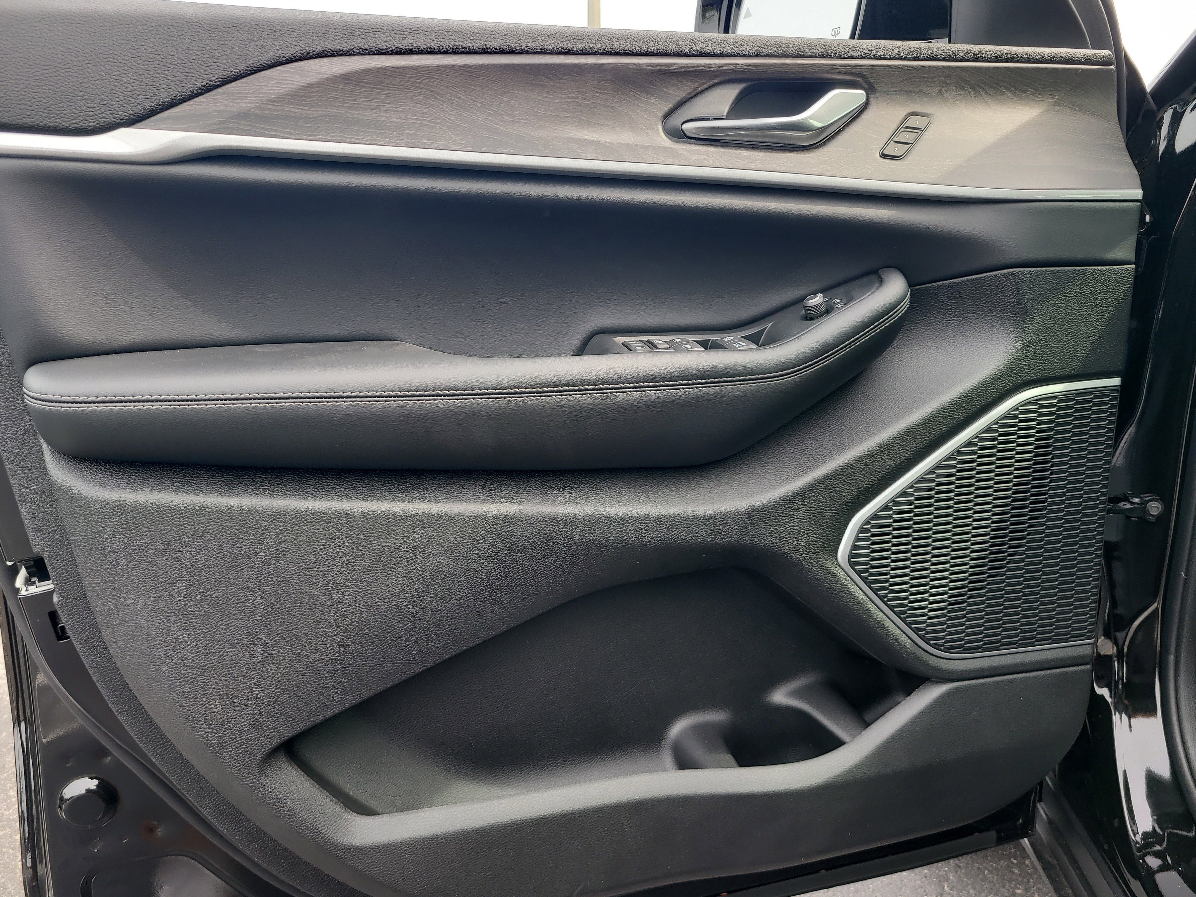 New 2026 Jeep Grand Cherokee L Limited RWD image 13