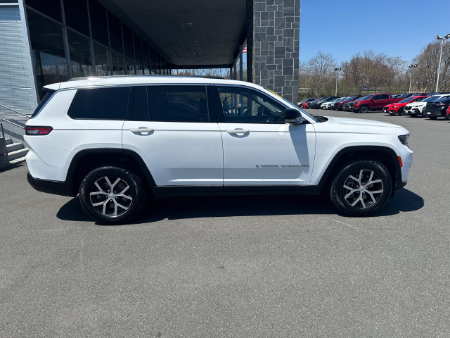 Used 2023 Jeep Grand Cherokee L Limited AWD/4WD image 3