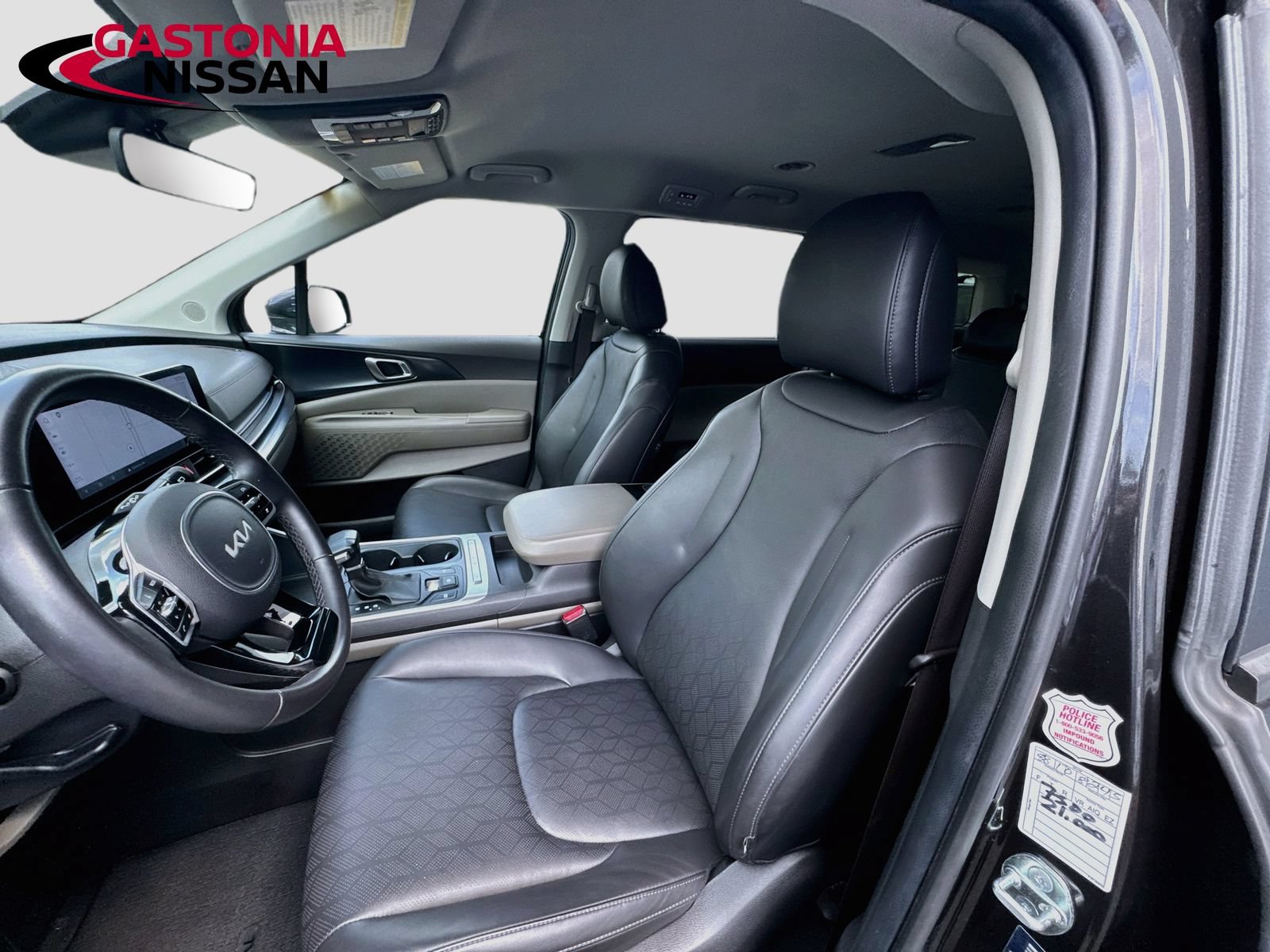 Used 2025 Kia Carnival FWD image 27