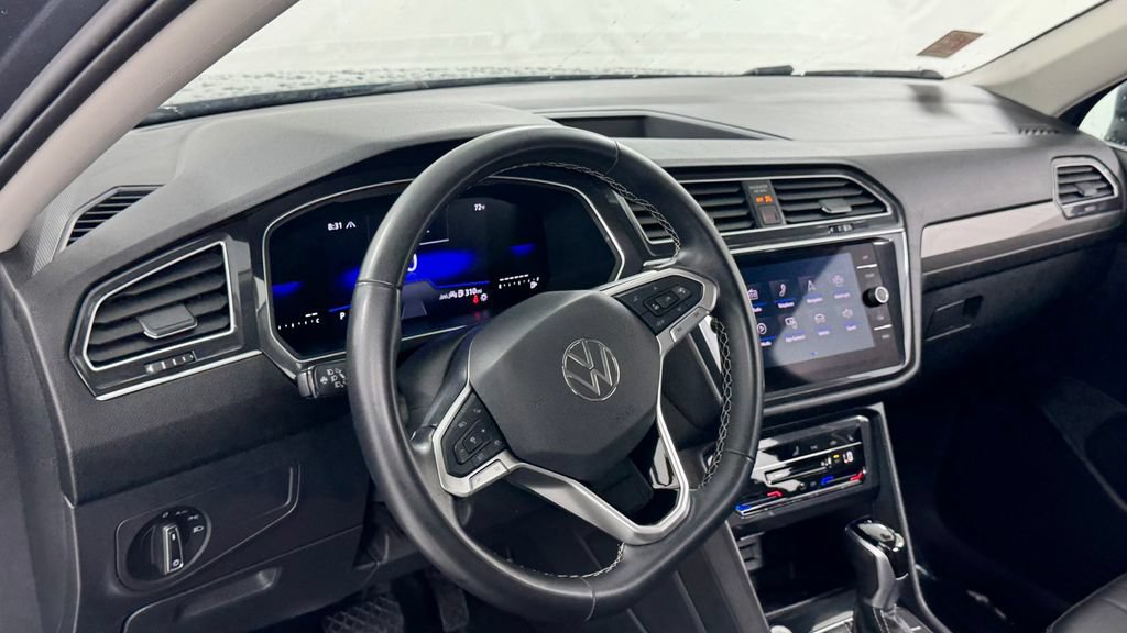 Used 2024 Volkswagen Tiguan SE AWD/4WD image 35