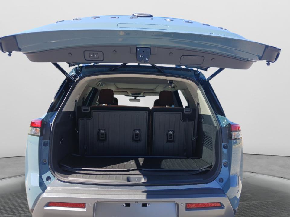 New 2026 Nissan Pathfinder Platinum FWD image 15
