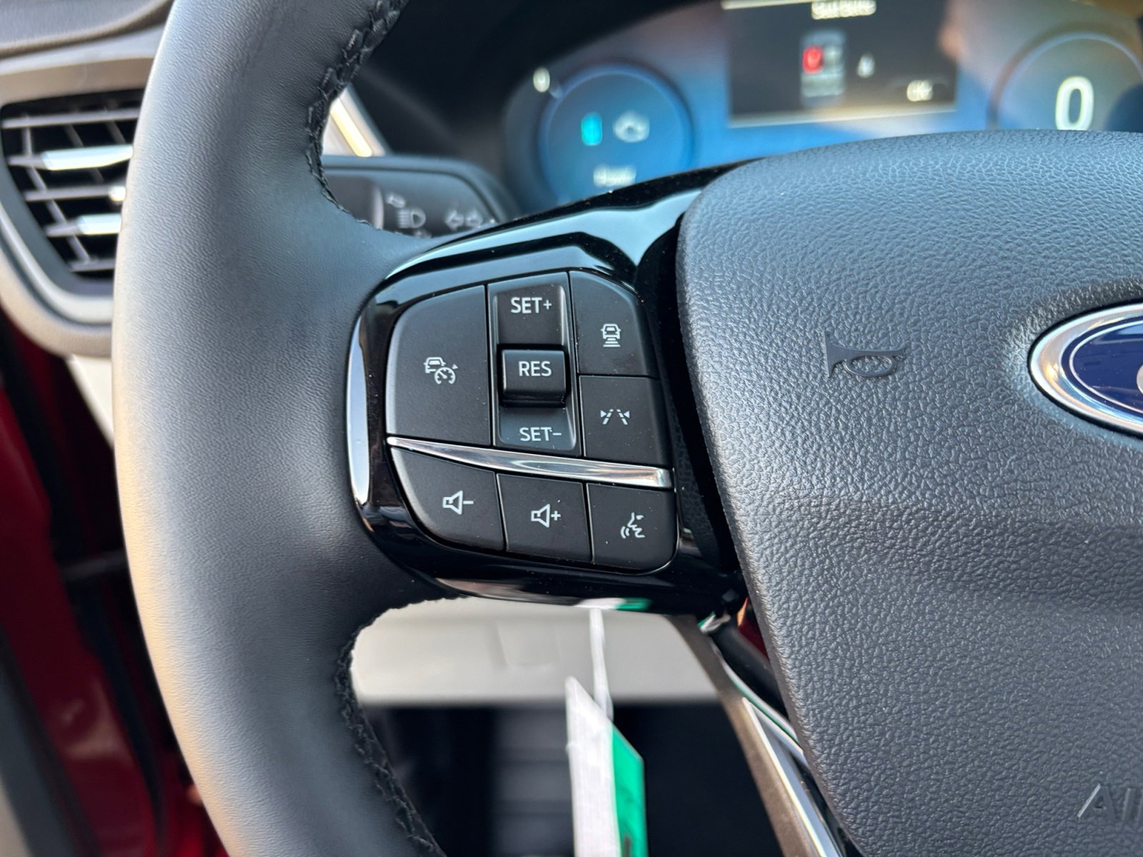 New 2026 Ford Escape SE w/ PHEV Premium Package FWD image 32