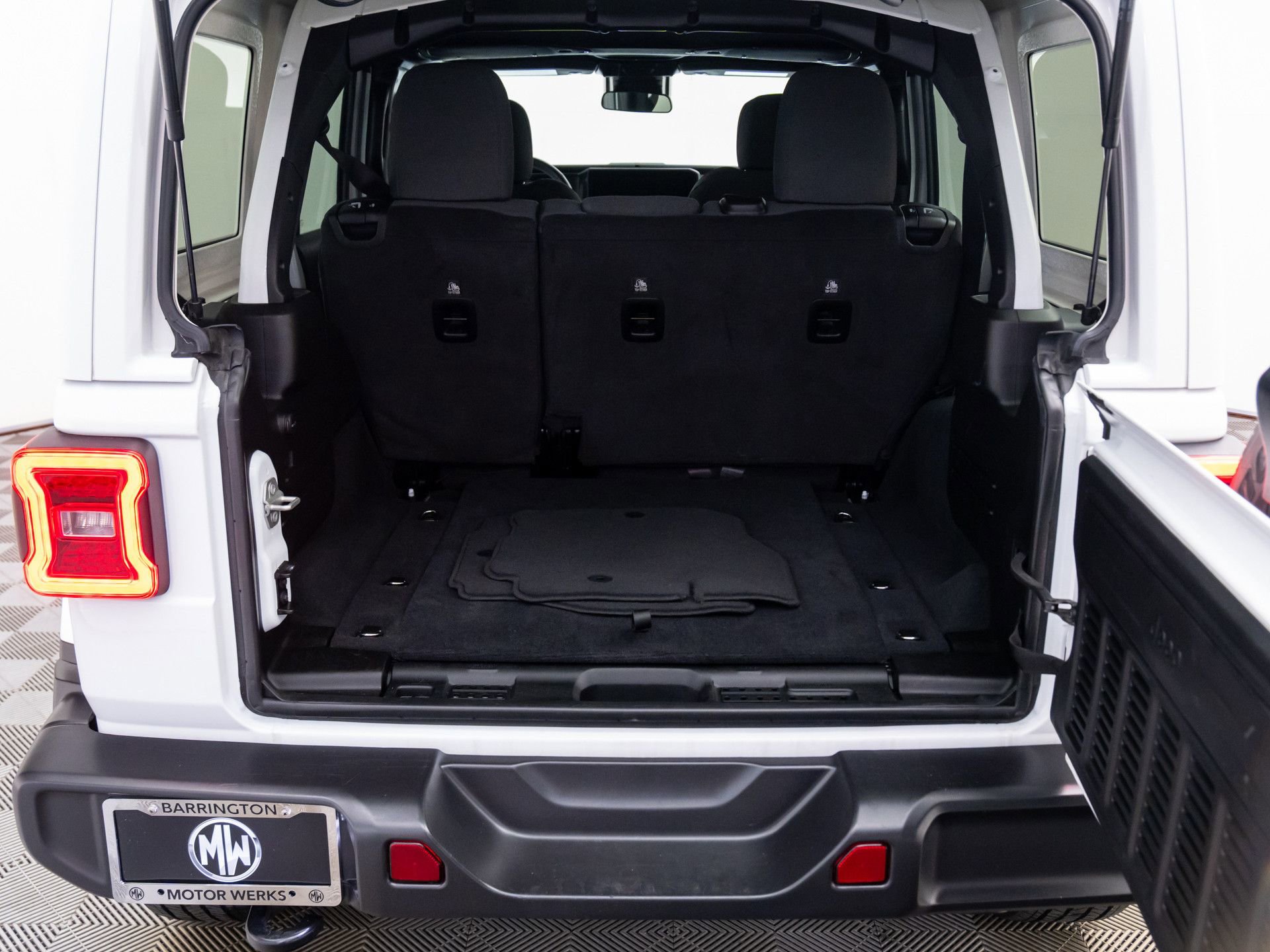 Used 2024 Jeep Wrangler Sahara image 30