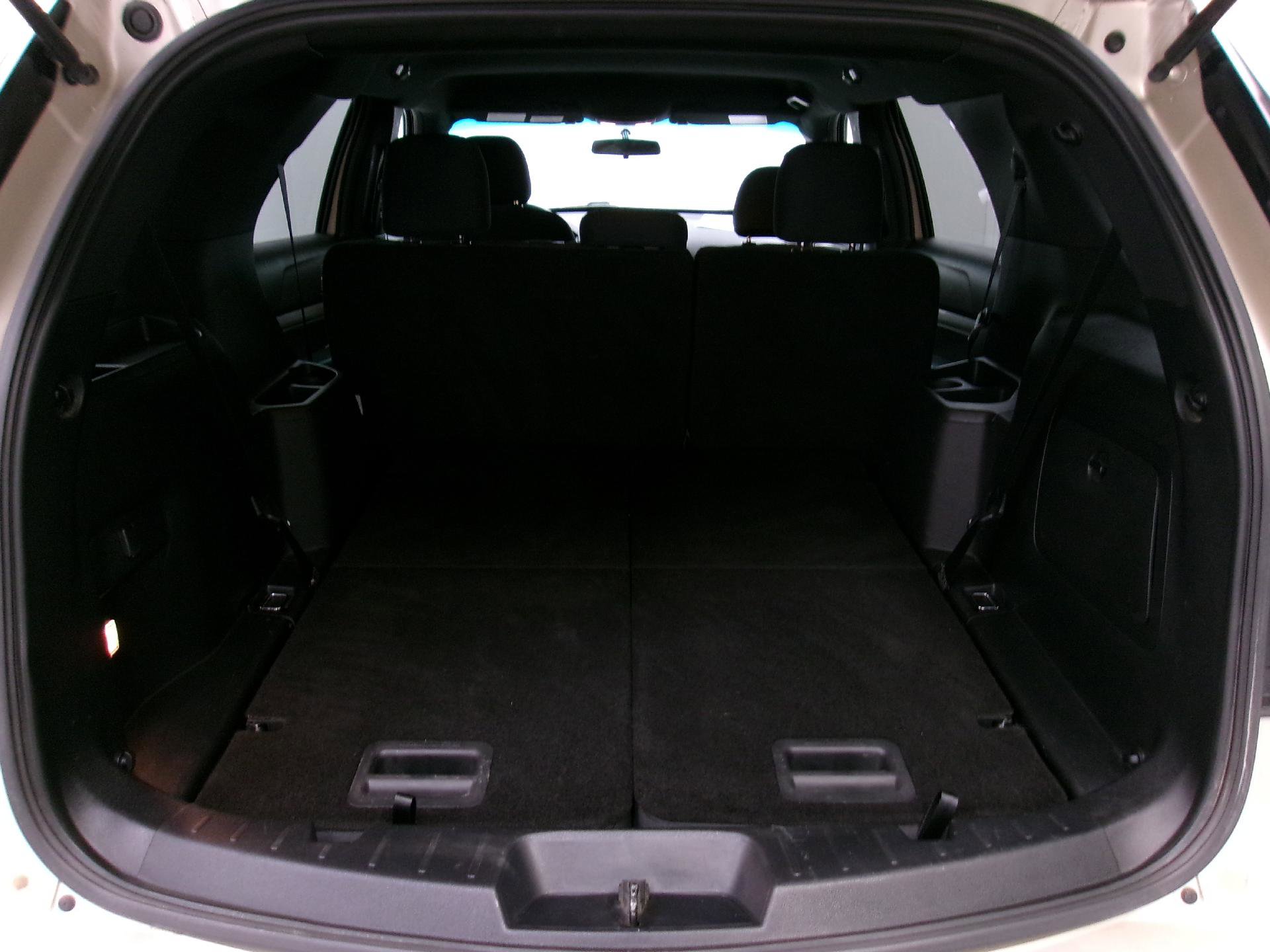 Used 2017 Ford Explorer XLT AWD/4WD image 12