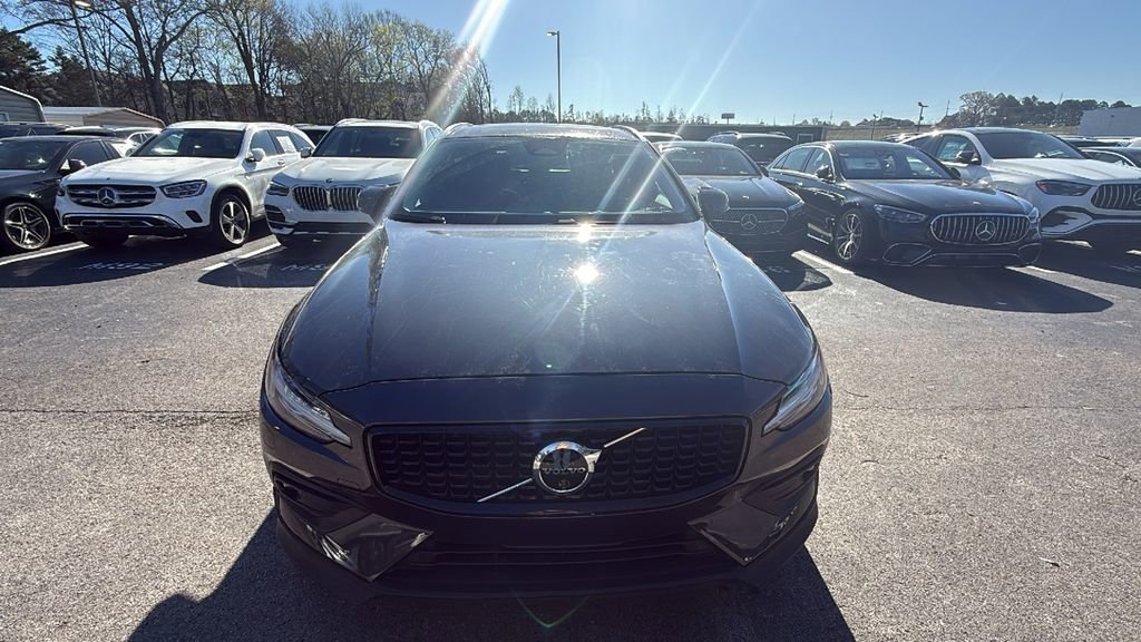 Used 2025 Volvo V60 B5 Cross Country Plus image 8