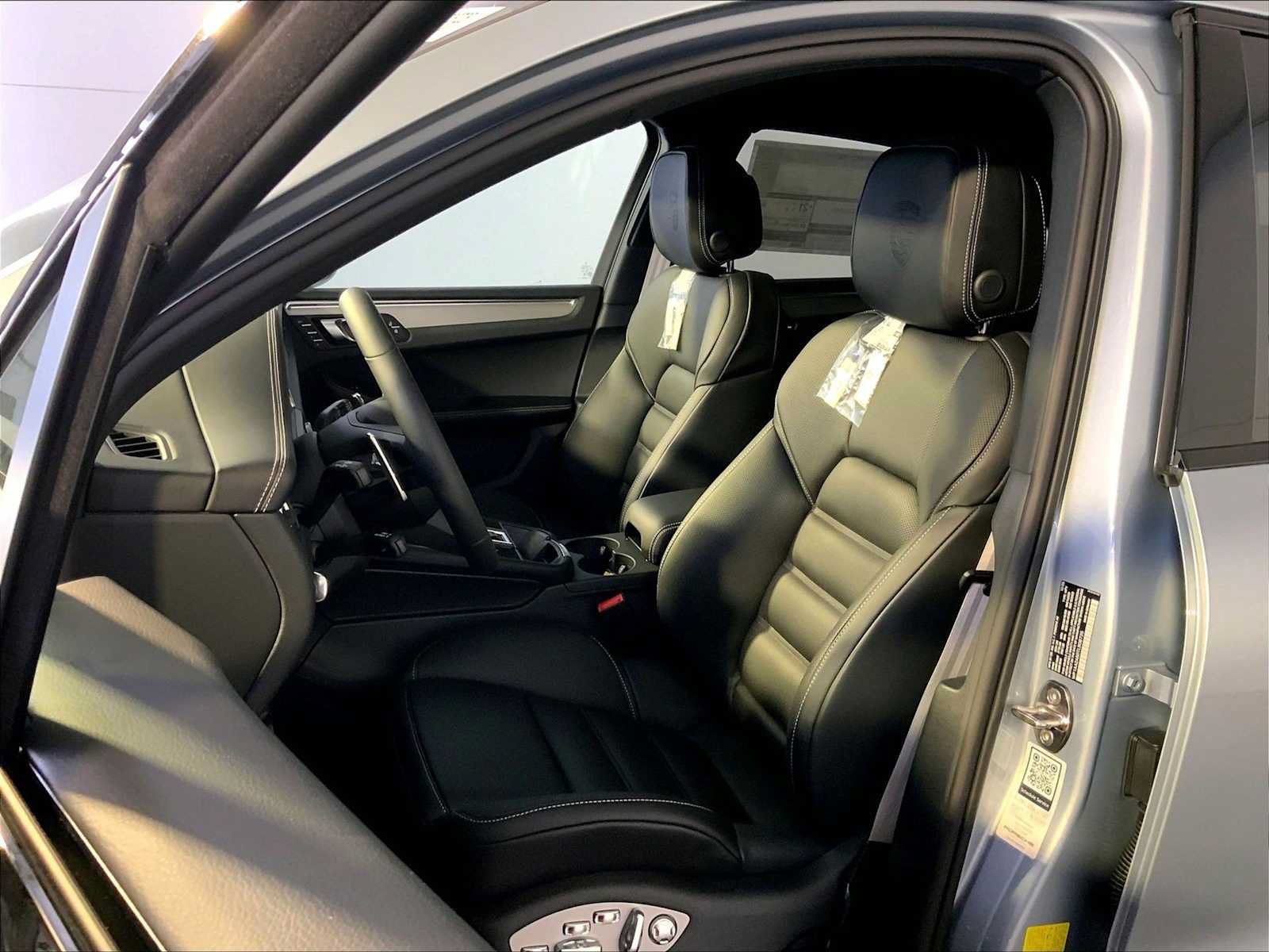 New 2026 Porsche Macan Turbo AWD/4WD image 5