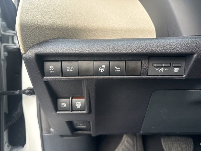 Used 2025 Toyota Sienna Platinum image 24