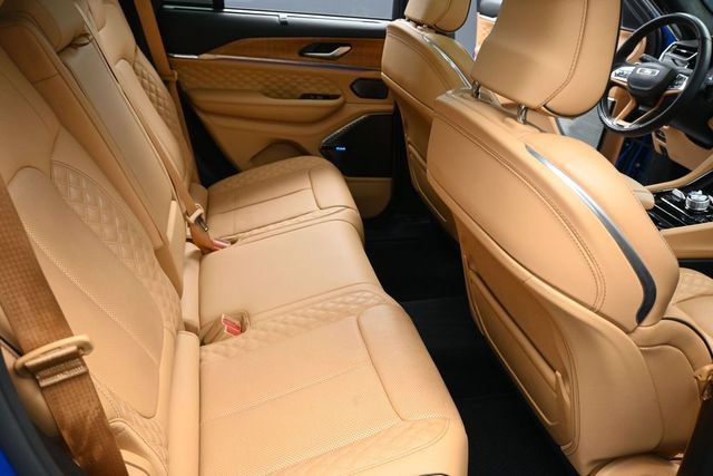 Used 2023 Jeep Grand Cherokee Summit AWD/4WD image 39
