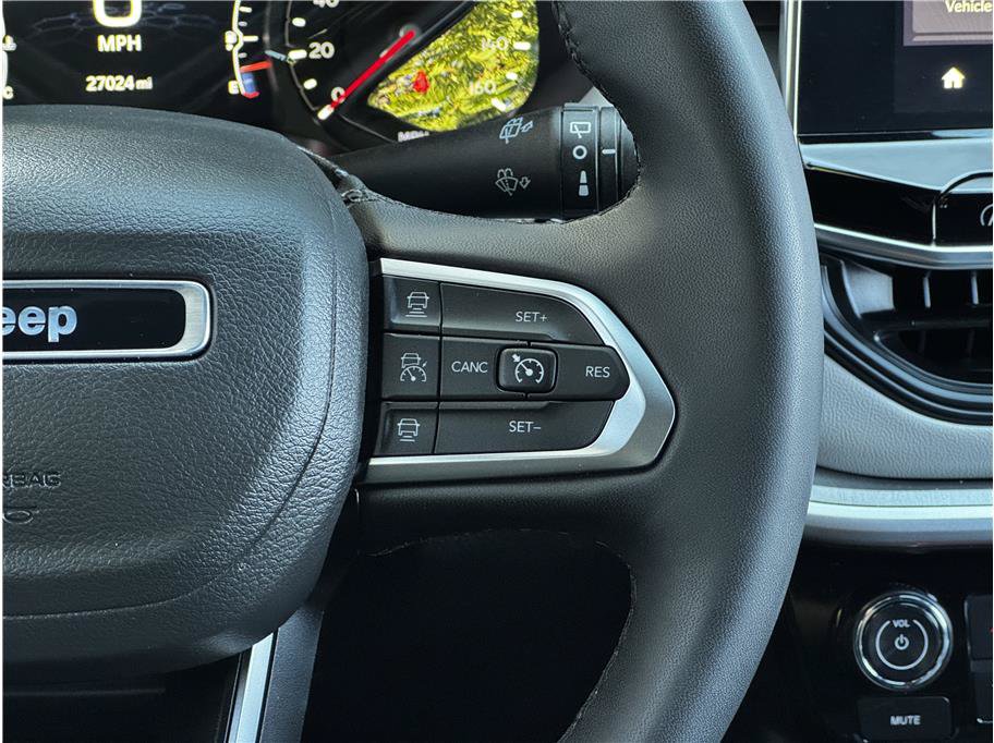 Used 2025 Jeep Compass Limited AWD/4WD image 23