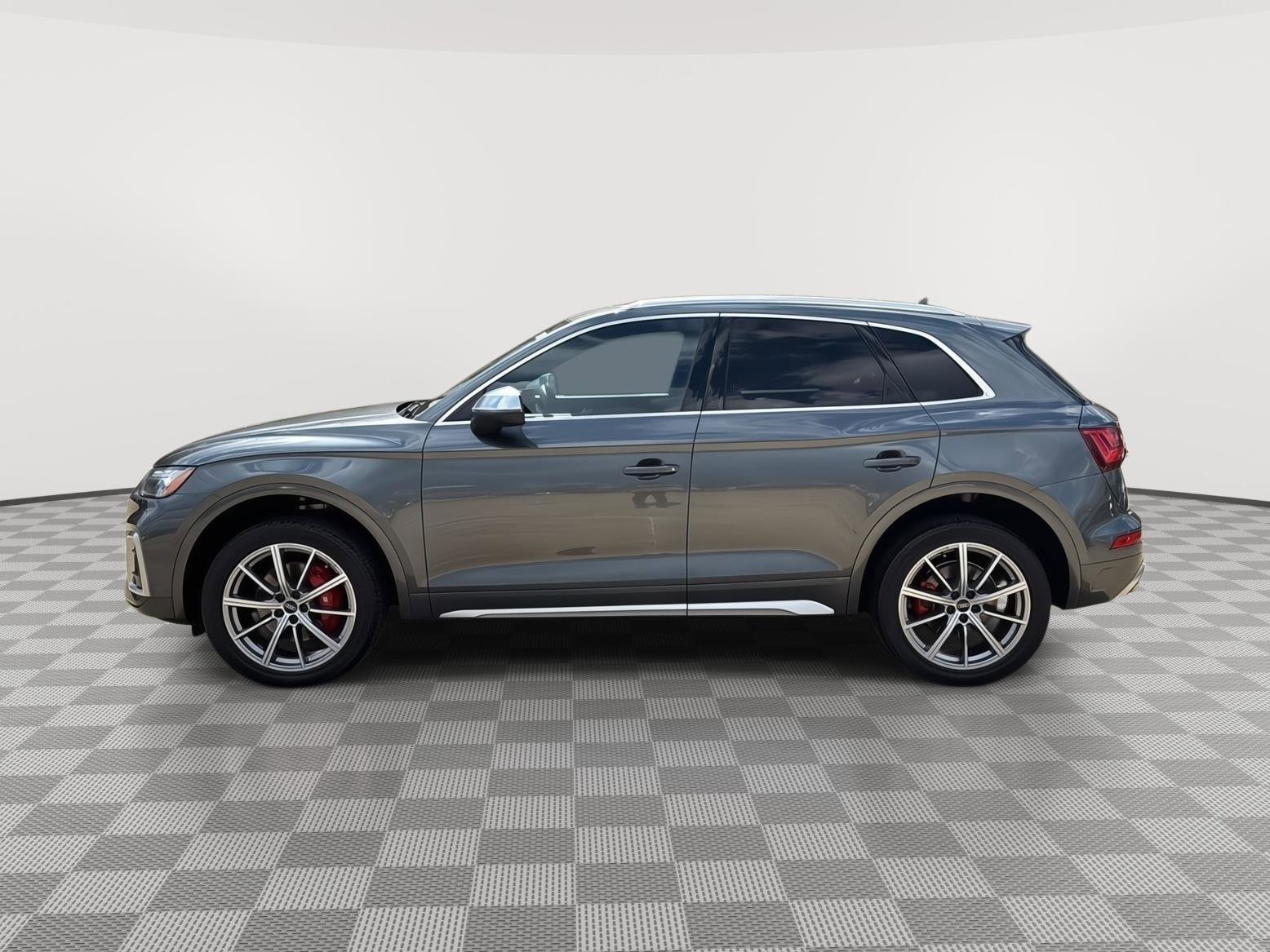 Used 2021 Audi SQ5 Premium Plus w/ Premium Plus Package image 2