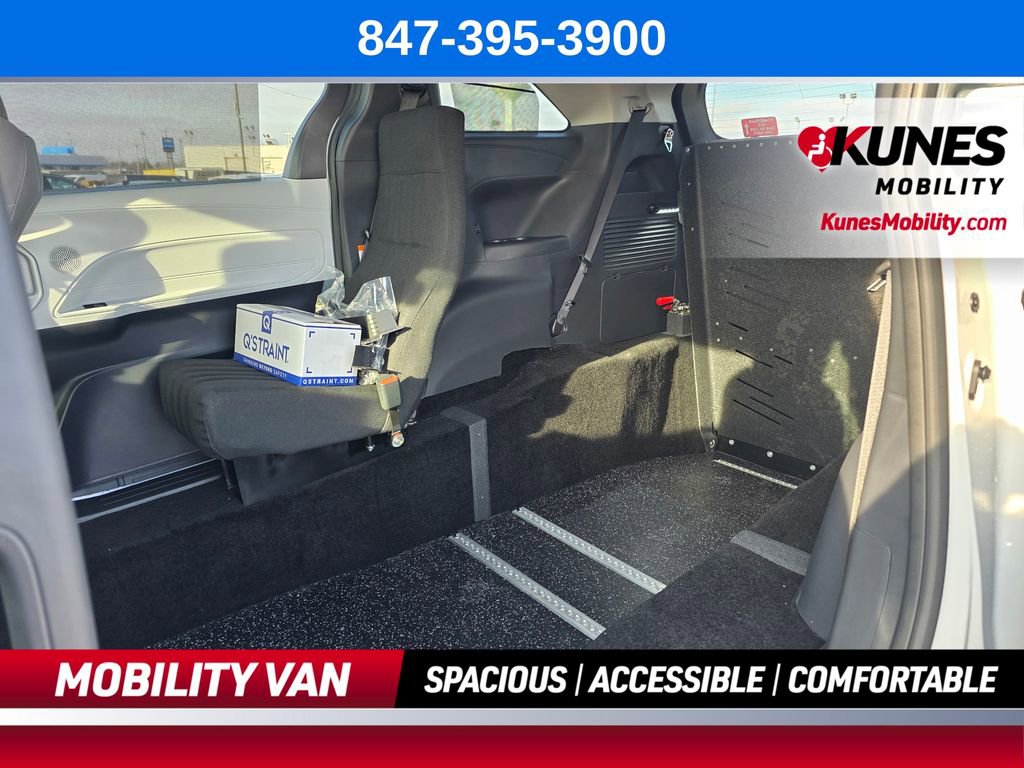 Used 2026 Toyota Sienna LE FWD image 20