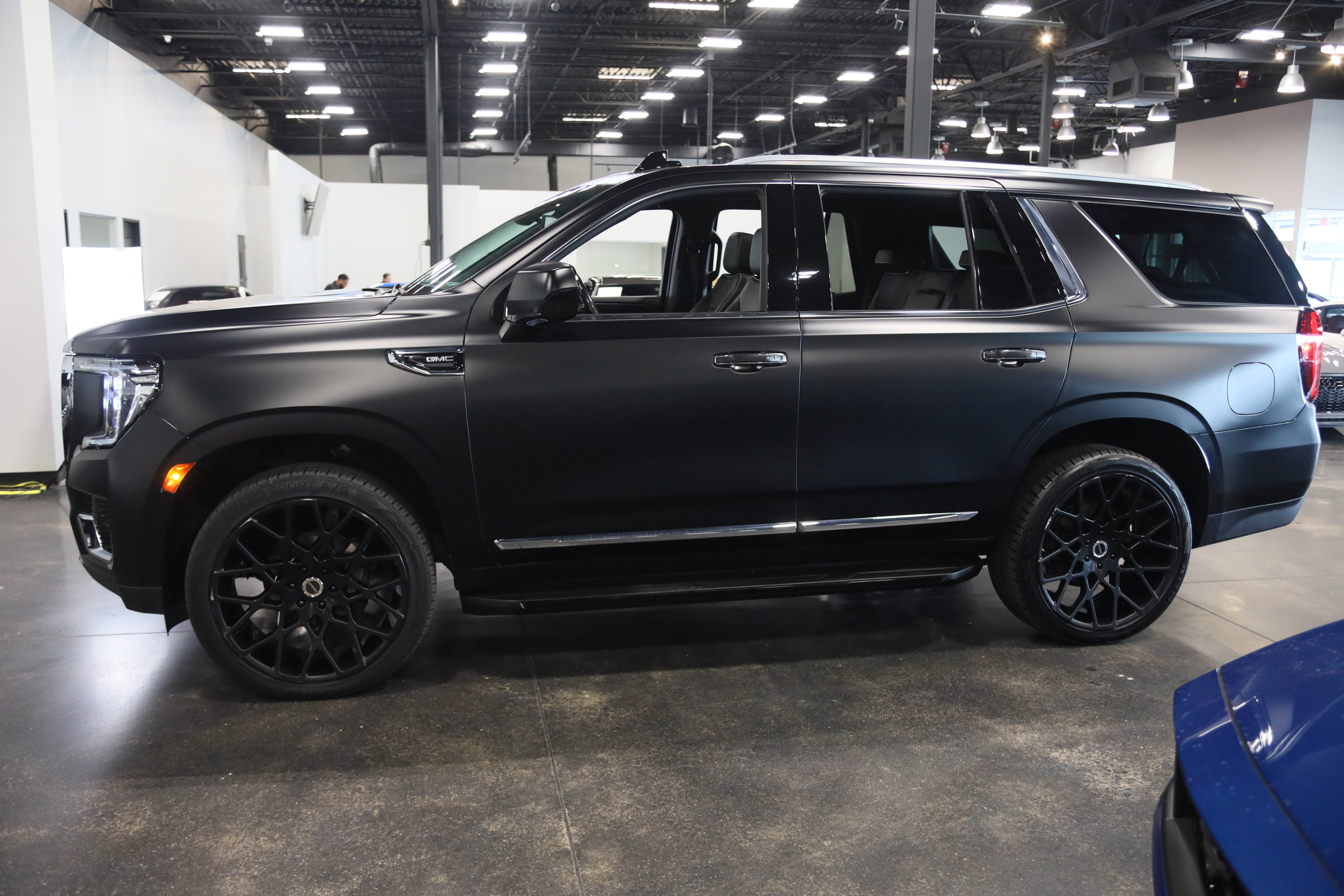 Used 2022 GMC Yukon SLT AWD/4WD image 9
