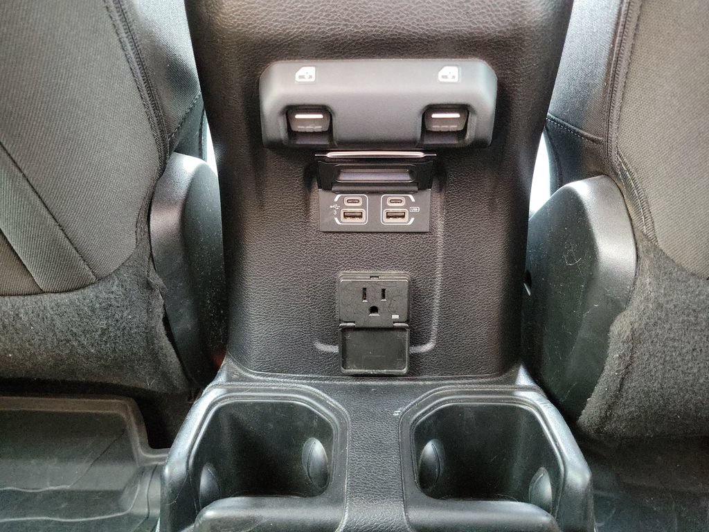 Used 2018 Jeep Wrangler Unlimited Sahara AWD/4WD image 11