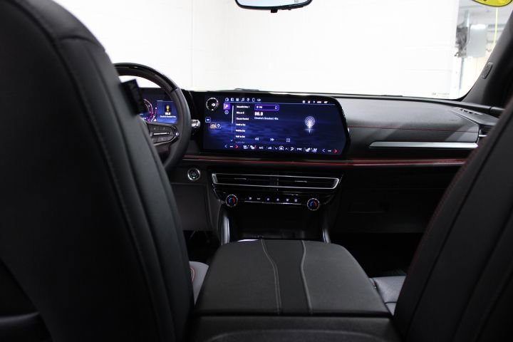 Used 2024 Chevrolet Traverse RS w/ LPO, Floor Liner Package image 31