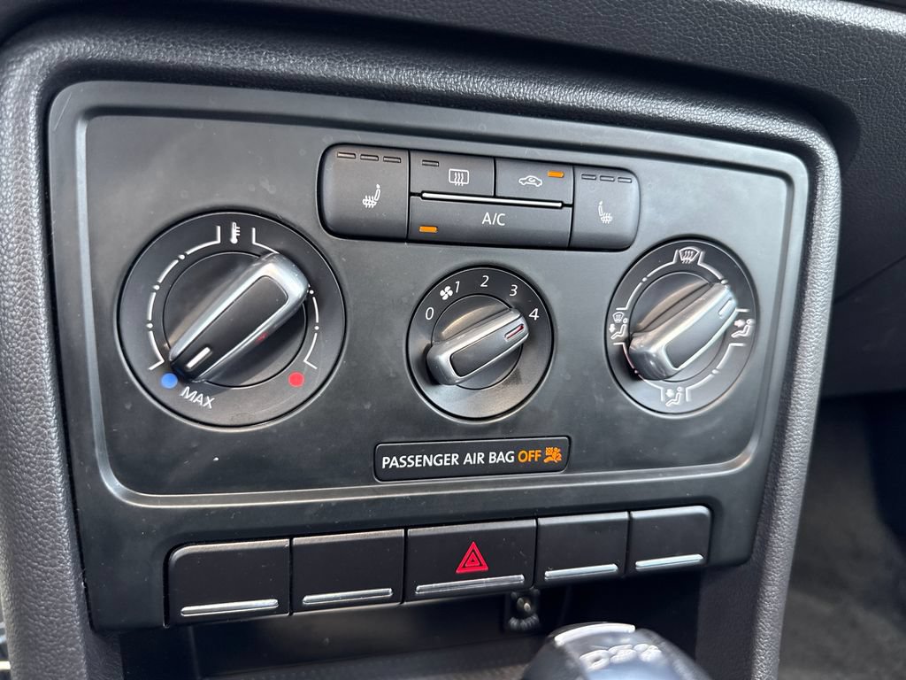 Used 2013 Volkswagen Beetle Turbo FWD image 21