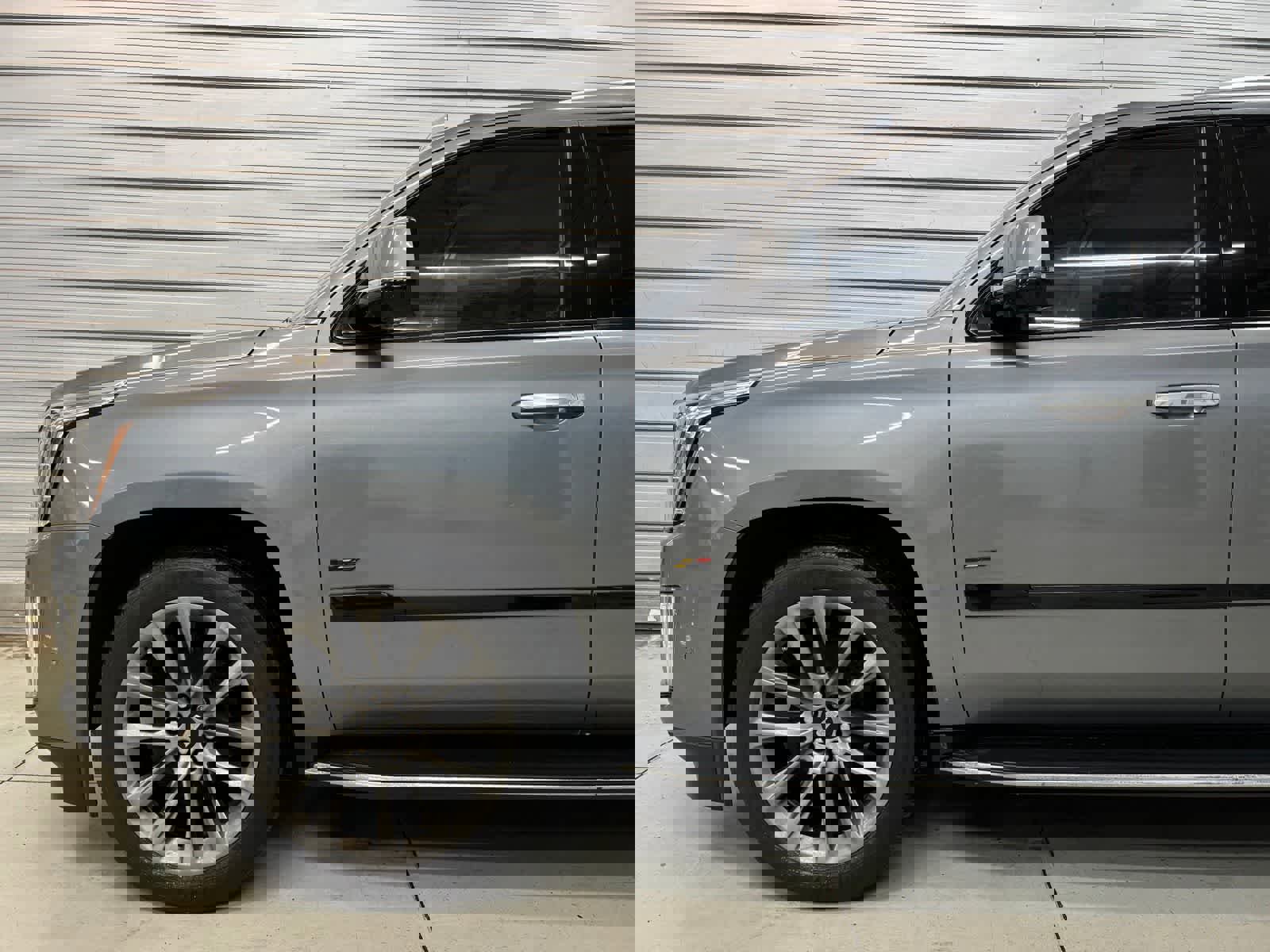 Used 2020 Cadillac Escalade ESV Luxury w/ Escalade Sport Edition image 3