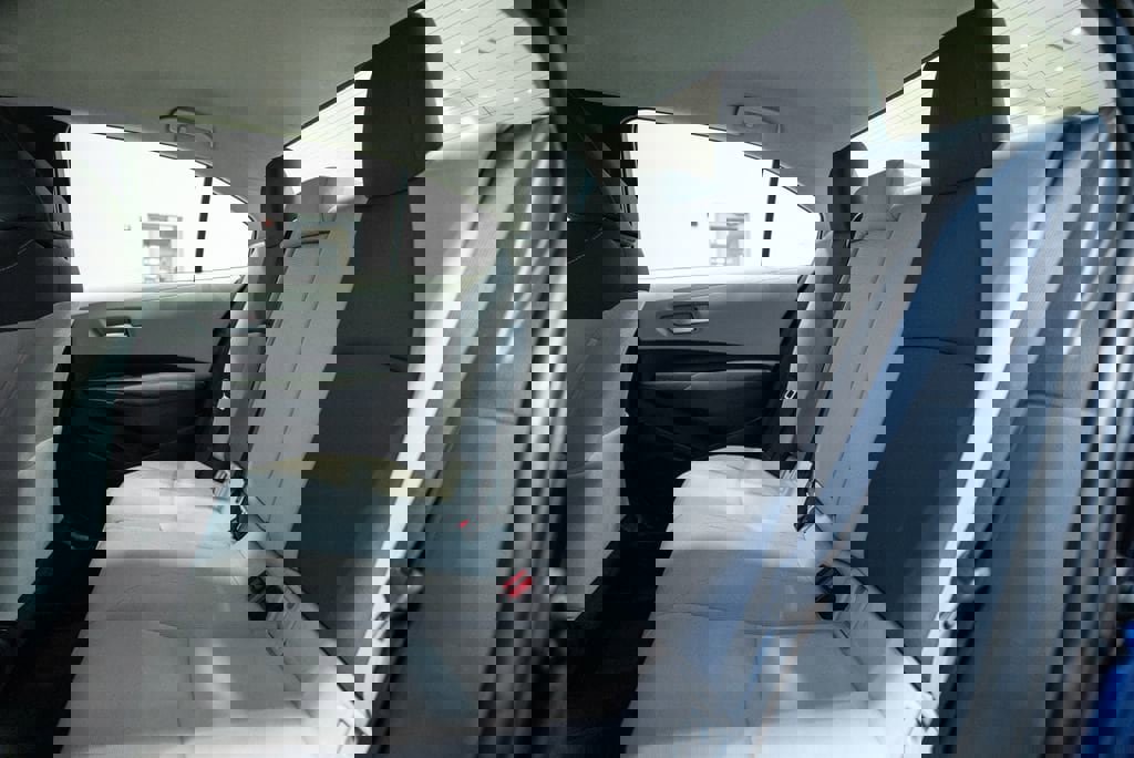 Used 2021 Toyota Corolla LE image 33