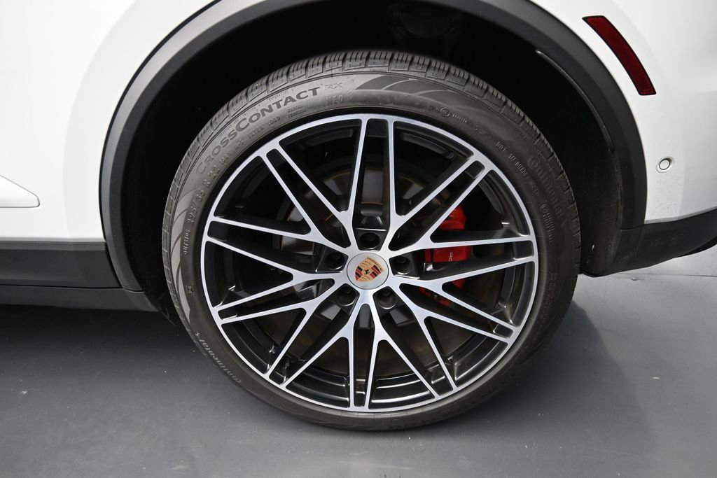Certified 2025 Porsche Macan 4S Electric AWD/4WD image 9