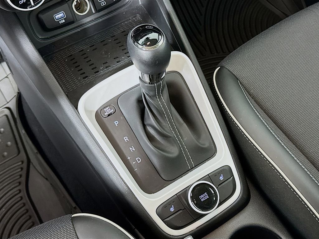 Used 2023 Hyundai Venue Limited image 17