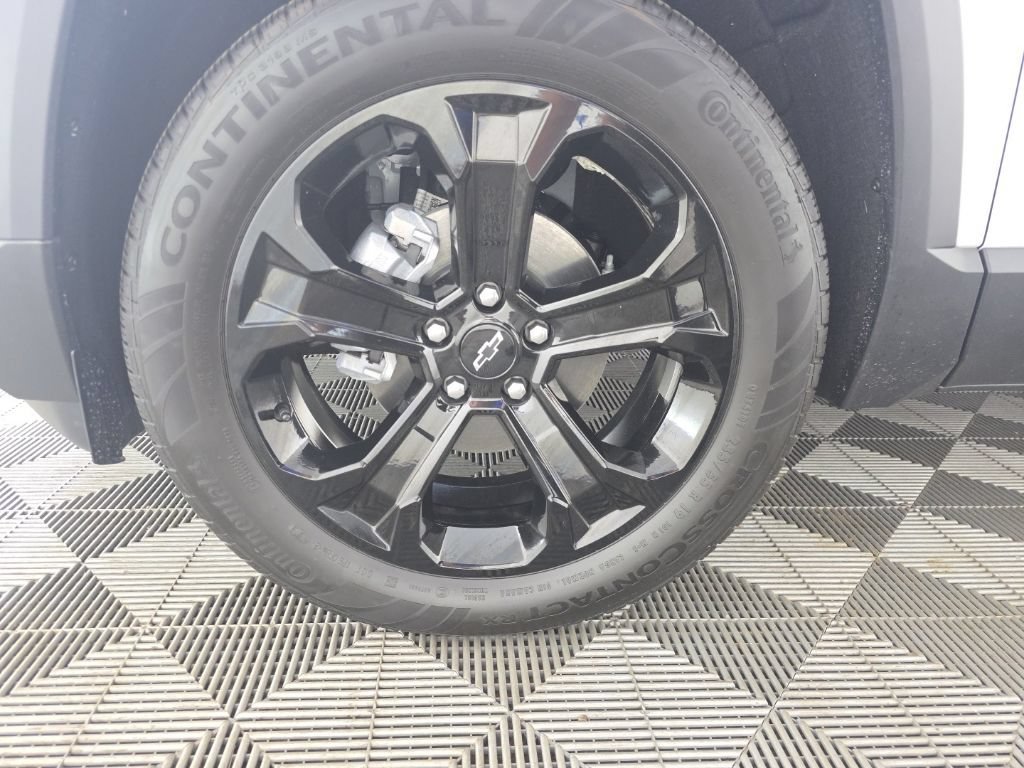 New 2026 Chevrolet Equinox LT w/ Convenience Package II FWD image 36